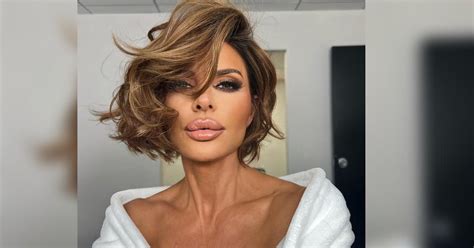 lisa rinna nude selfie|Lisa Rinna Poses Naked in a Mirror Selfie: Photo .